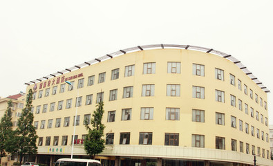 【郑州新康宏大酒店团购】新康宏大酒店特价大床房住宿团购|价格|图片_美团网